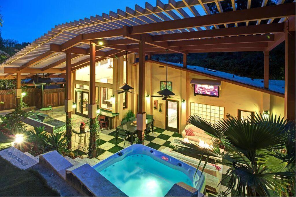 Skyhill Oasis With Hot Tub, Walk To Universal Holiday home Los Angeles