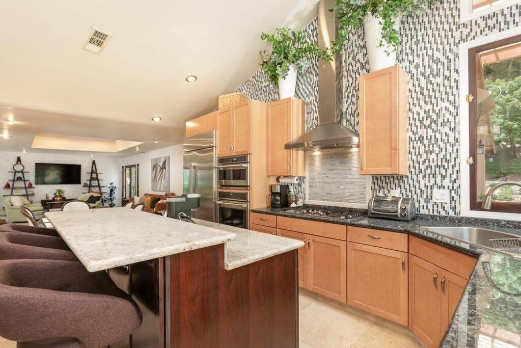 Skyhill Oasis With Hot Tub, Walk To Universal Casa de férias *