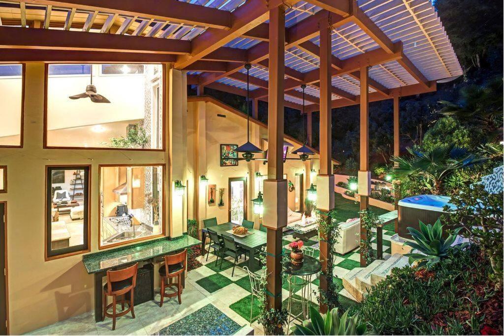 Skyhill Oasis With Hot Tub, Walk To Universal Casa de férias