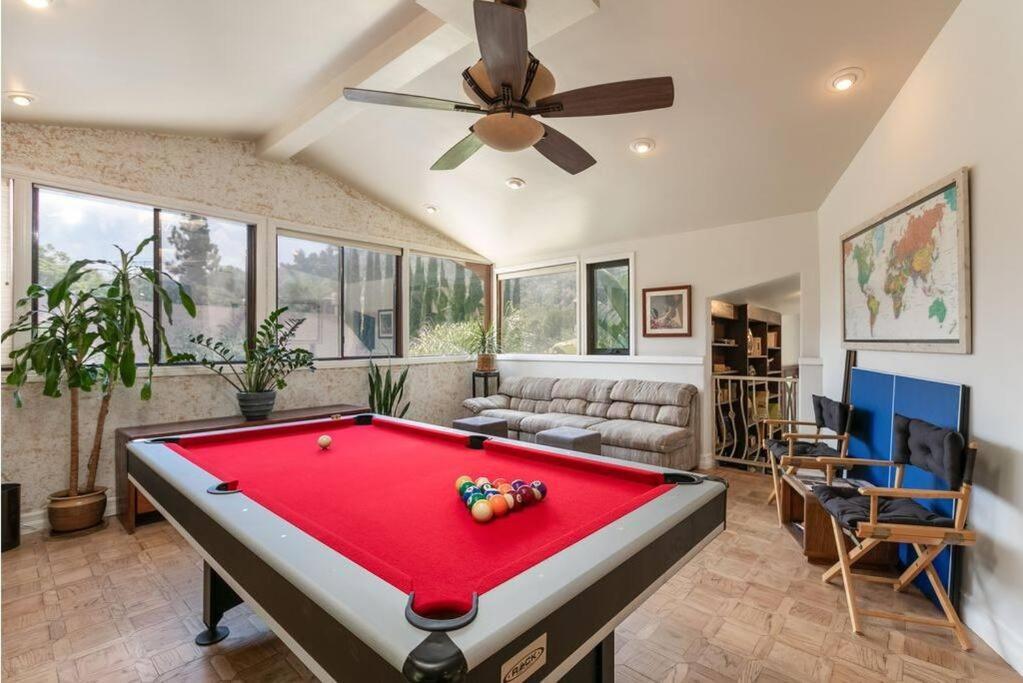 Casa de férias Skyhill Oasis With Hot Tub, Walk To Universal *