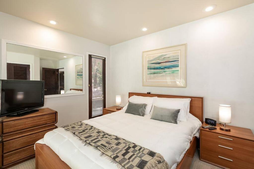 Skyhill Oasis With Hot Tub, Walk To Universal Casa de férias Los Angeles