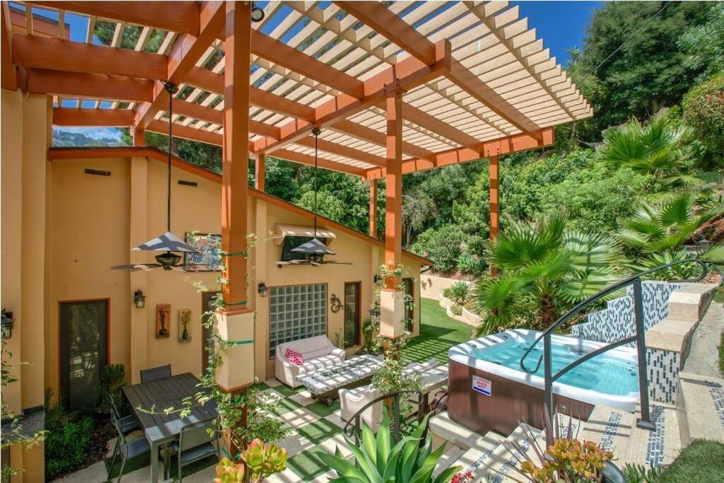 Skyhill Oasis With Hot Tub, Walk To Universal *