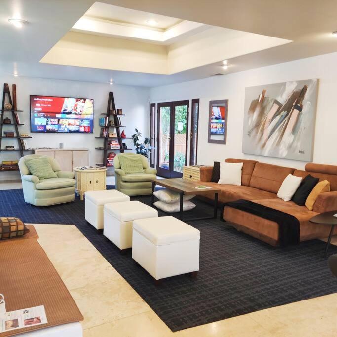 Skyhill Oasis With Hot Tub, Walk To Universal Los Angeles