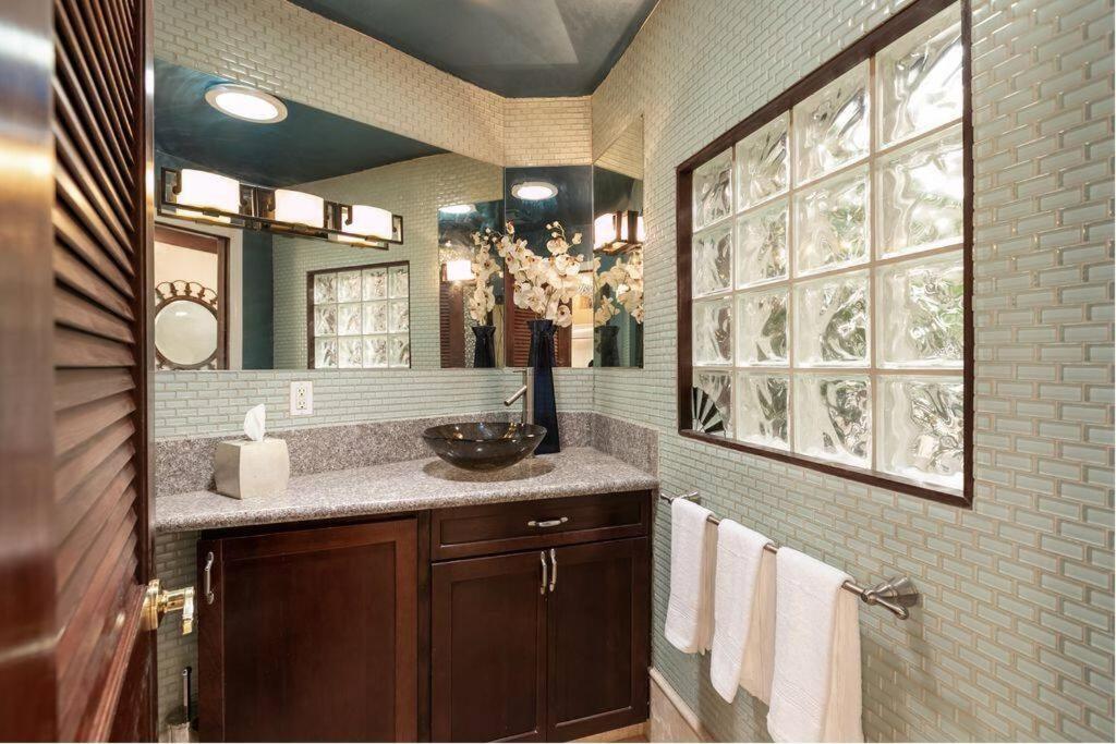 Skyhill Oasis With Hot Tub, Walk To Universal Casa de férias *