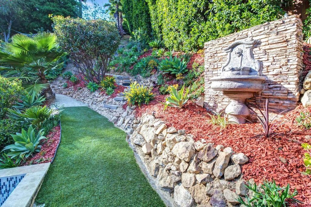 Casa de férias Skyhill Oasis With Hot Tub, Walk To Universal *