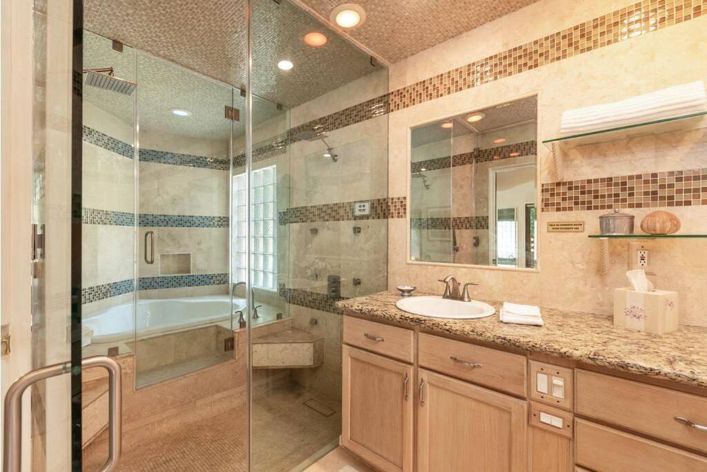 Casa de férias Skyhill Oasis With Hot Tub, Walk To Universal
