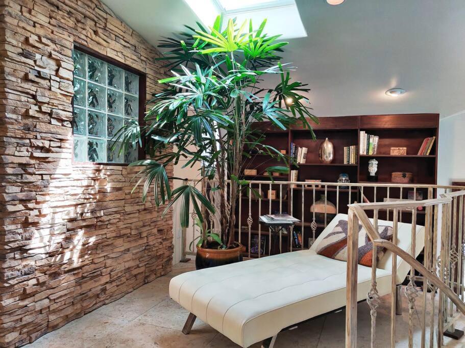Skyhill Oasis With Hot Tub, Walk To Universal Casa de férias *