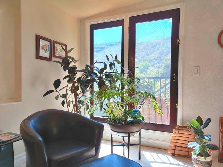 Casa de férias Skyhill Oasis With Hot Tub, Walk To Universal *